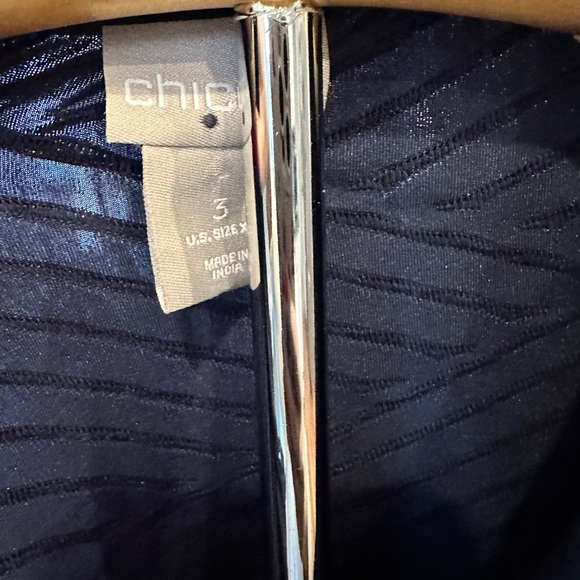 Chicos Women’s Sz 3 or XL Blue Button Down Shirt - Picture 2 of 5